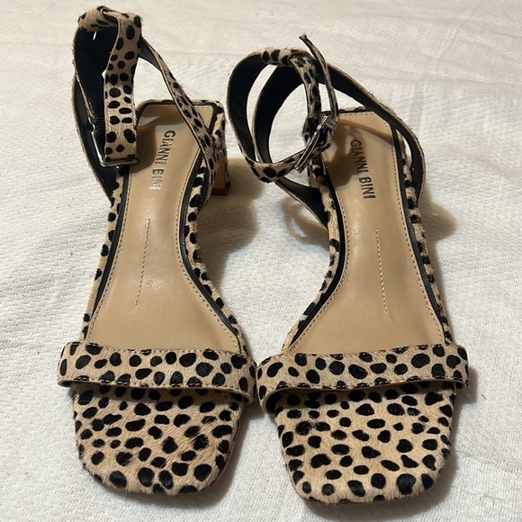 Gianni Bini Leather Cheetah Print Calf Hair Sandals 7 1/2 - Picture 3 of 8